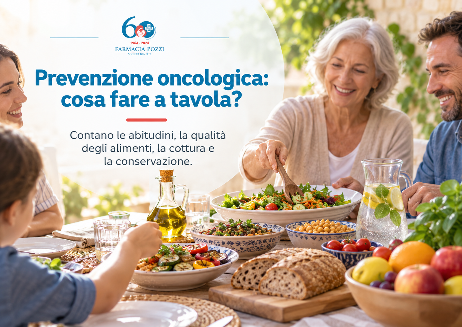 Famiglia a tavola con verdure, legumi, cereali integrali e altri alimenti della dieta mediterranea, per un articolo sulla prevenzione oncologica.